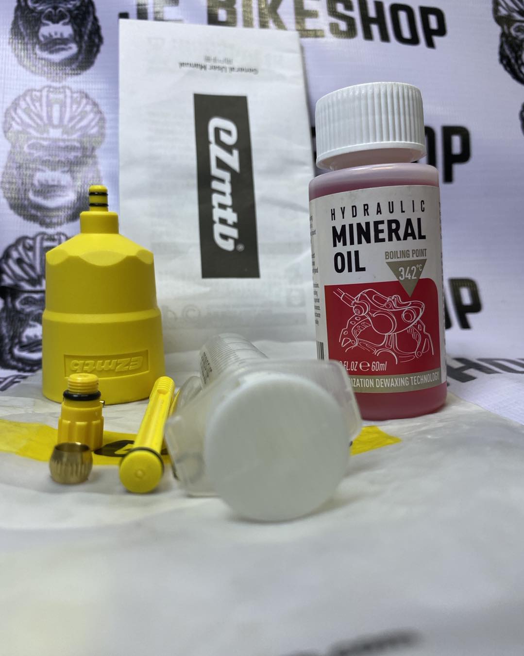 EZMTB mineral oil bleed kit for precise hydraulic brake maintenance