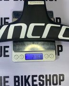 High-performance Syncros 17° integrated carbon handlebar with Barfly.