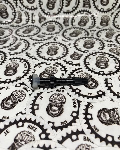 Presta valve with removable core easy sealant refill