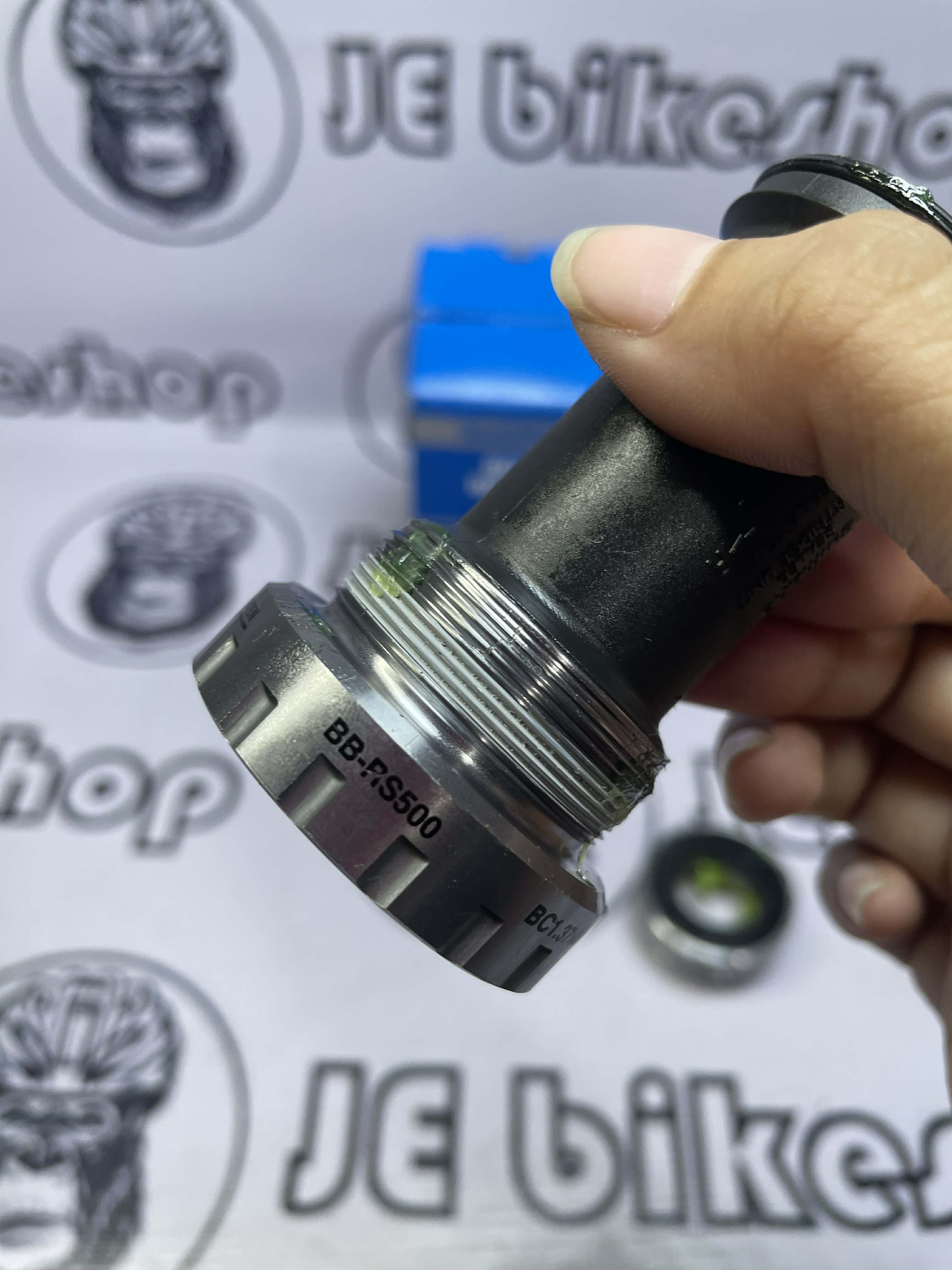 SHIMANO HOLLOWTECH BOTTOM BRACKET THREADED