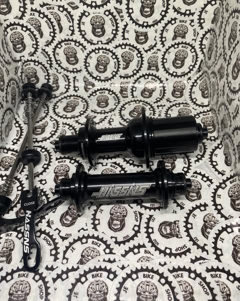 HASSNS road hub pair 20 holes front, 24 holes rear.