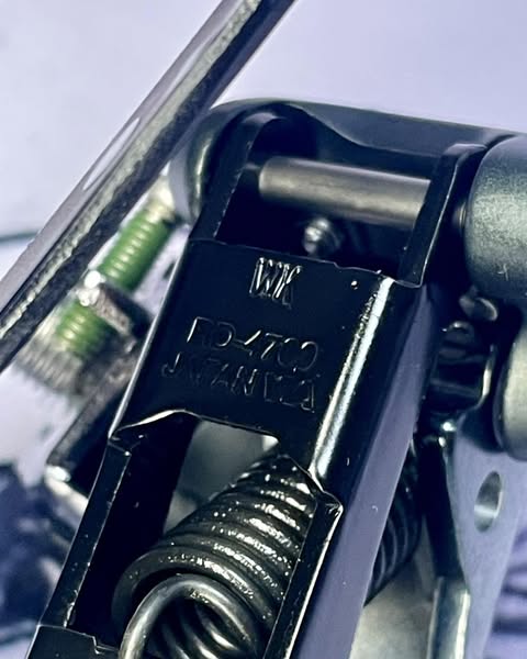 Shimano Tiagra 4700 GS rear derailleur for precise gear changes.