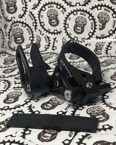 Clamp type chain guide for bikes, adjustable for precise chain alignment