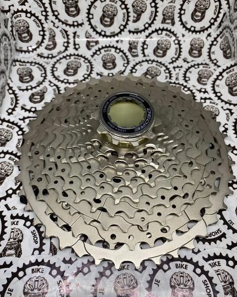 Shimano CUES U6000 11 speed groupset with SGS derailleur, Deore M5100 11-42T cassette, and Tanke 126-link chain