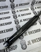 Lightweight 700C full carbon rim for rim brakes, glossy design.