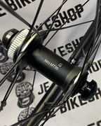 High-performance Shimano MT35 26er rimset with semi-bladed spokes