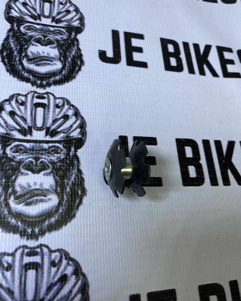 Bike headset star nut for fork compression