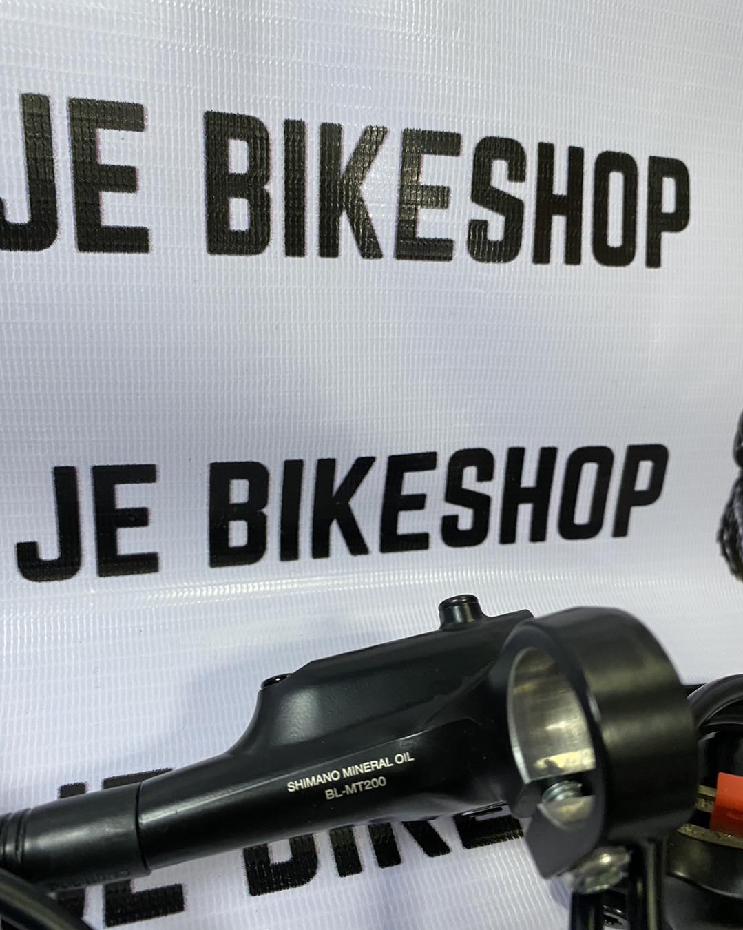 Shimano MT200 hydraulic brake system for MTB and trail bikes