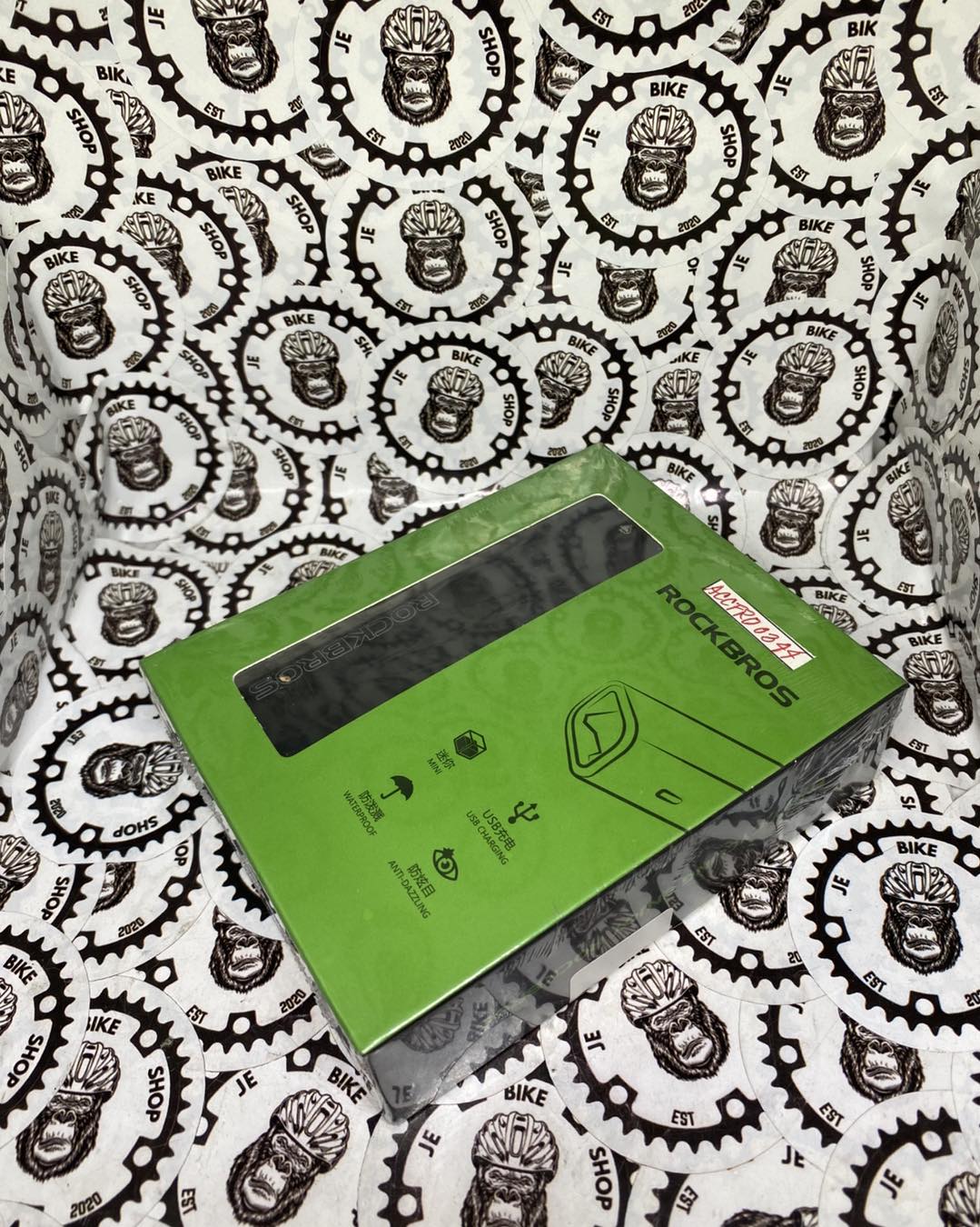 USB rechargeable RockBros front light 600 lumens for MTB and road bikes.