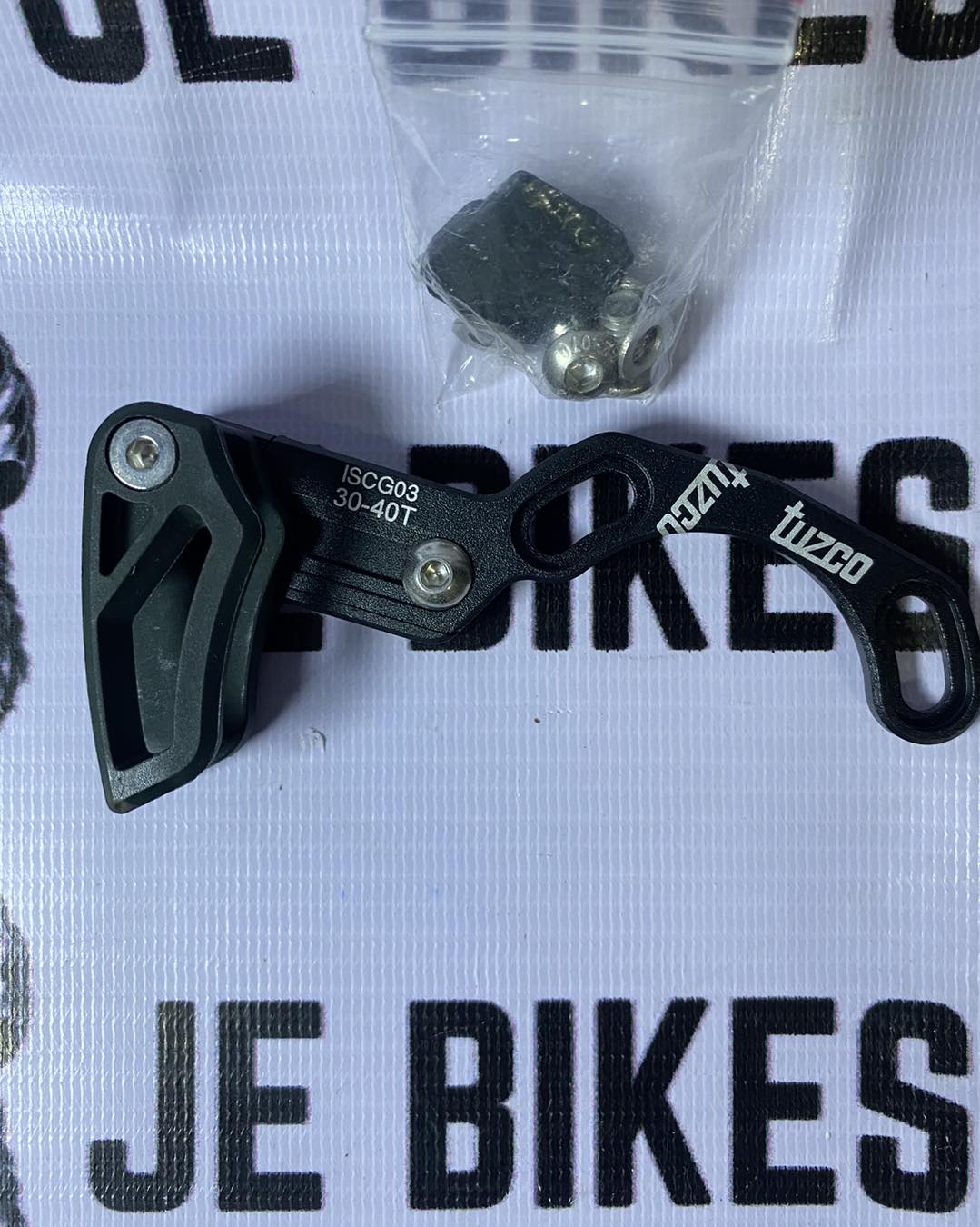 MTB chain guide Tuzco 30-40T bolt-on type for smooth shifting.