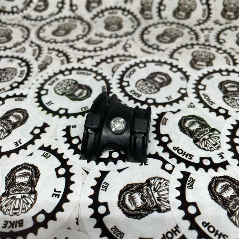 Bike frame tunnel guide for internal cable setup