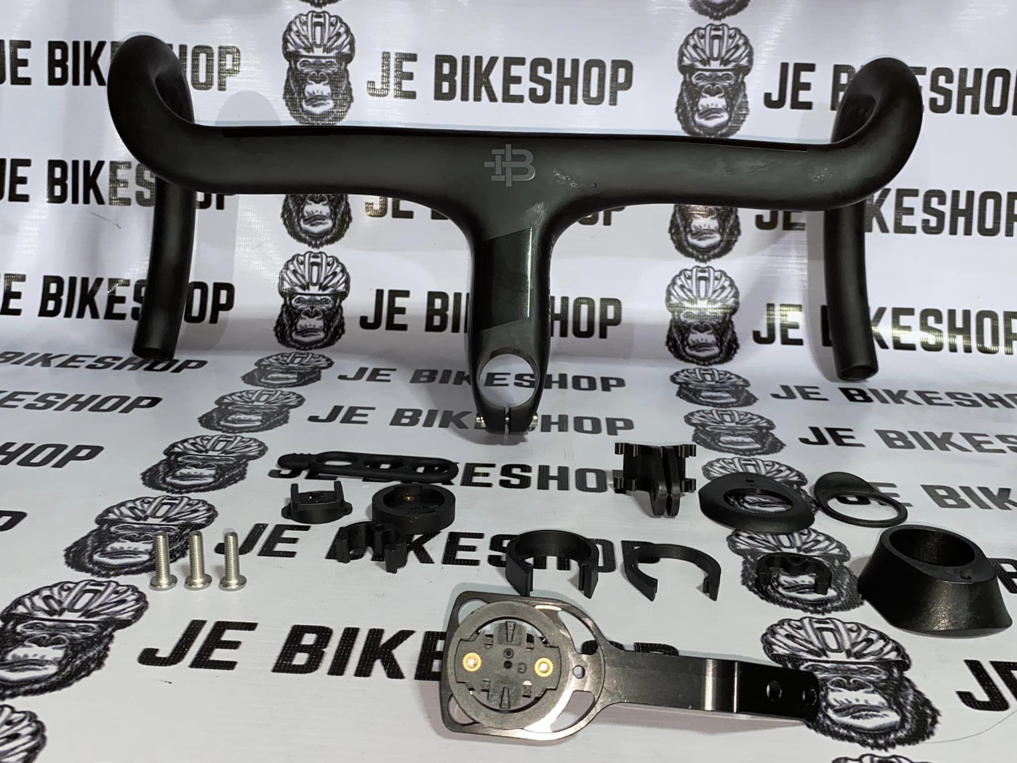 BLACK INC integrated carbon drop bar for road bikes.