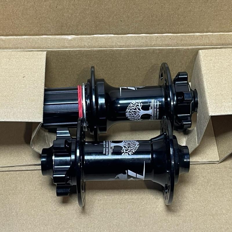 MTB TANKE TH490 boost thru axle pair black anodized.
