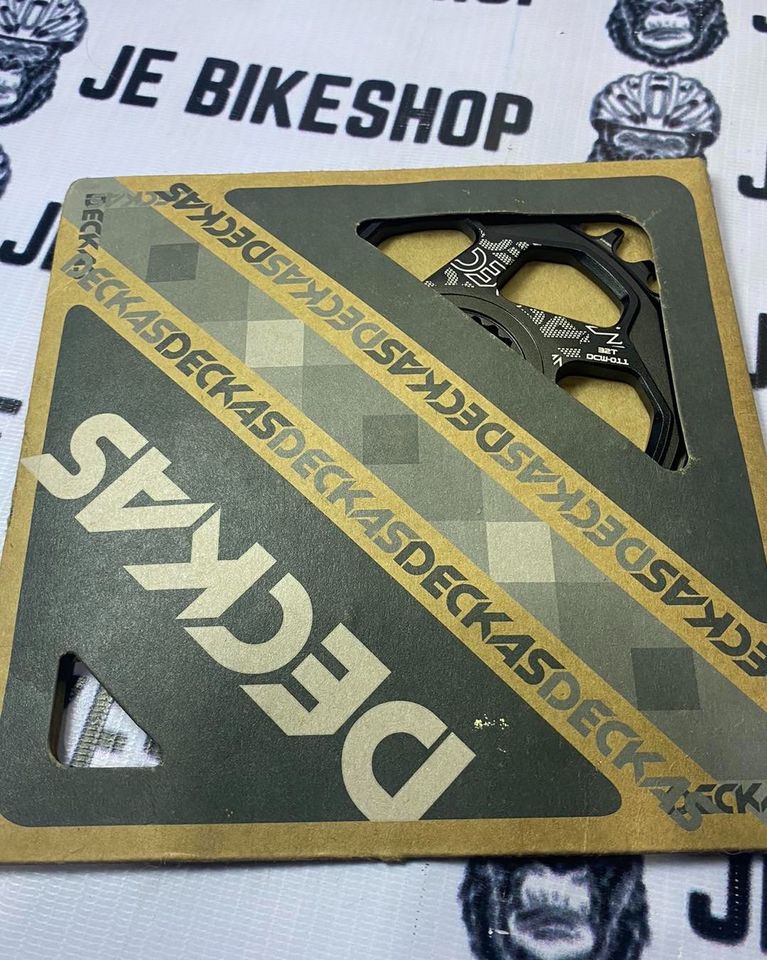 Lightweight Shimano Deckas chainrings 32, 34, 36, 38T and Goldix 42T narrow wide.