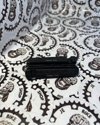 High-performance carbon brake pads in black for road and MTB bikes.