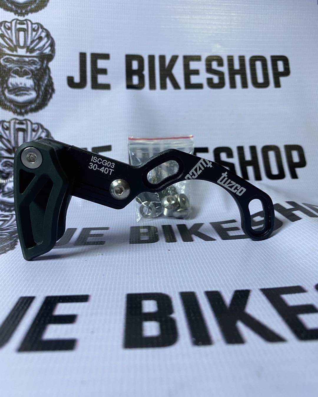 Tuzco bolt-type chain guide for 30-40T chainrings.