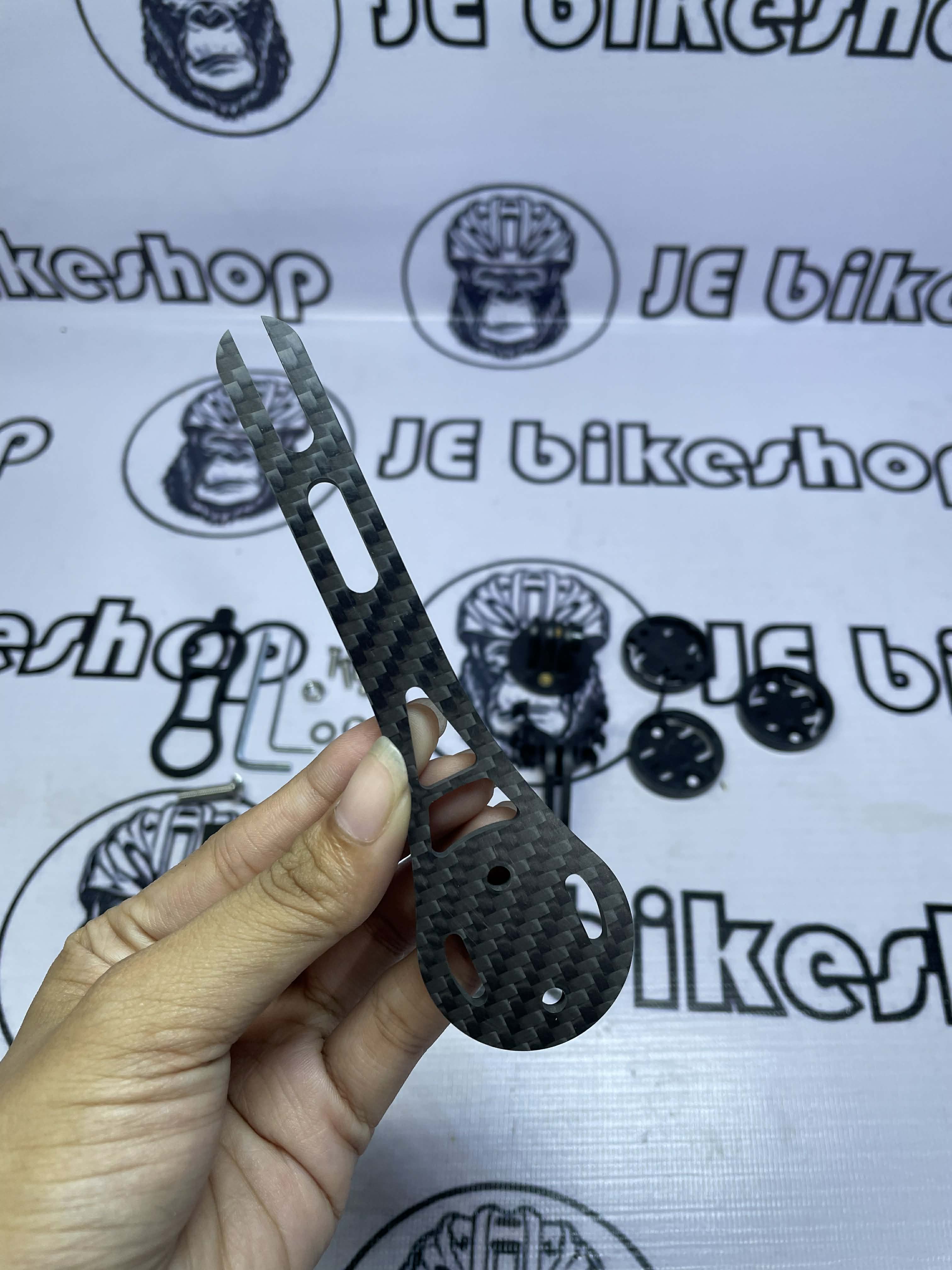 MOTSUV CARBON INTEGRATED BARFLY