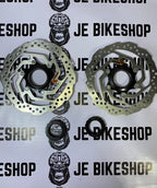 RT10 Center Lock rotor by Shimano for smooth and reliable braking.