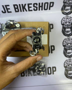 ZERAY SPD-compatible pedals with cleat attachment set.