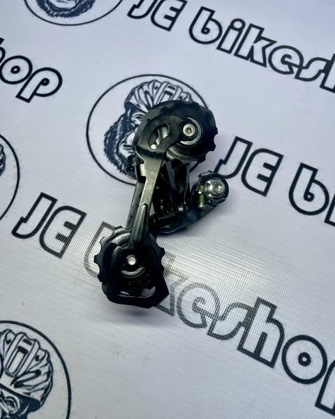 4700 Tiagra rear derailleur GS medium cage, smooth shifting.