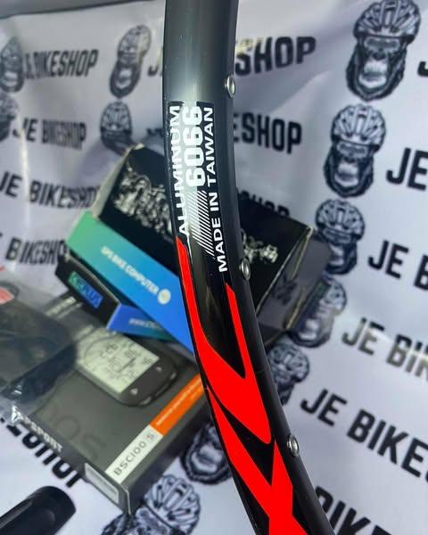 Sagmit Brooklin 27.5-inch aluminum rim, 32 holes, made in Taiwan.