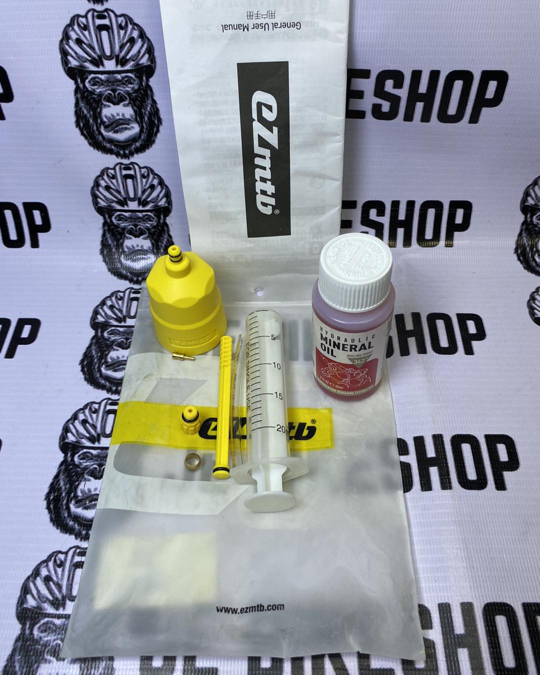 Complete EZMTB hydraulic brake bleed kit with mineral oil