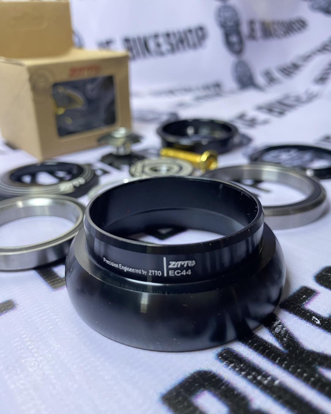 HEADSET CONVERTER *TO FIT NON TAPERED FRAME RO TAPERED FORK*