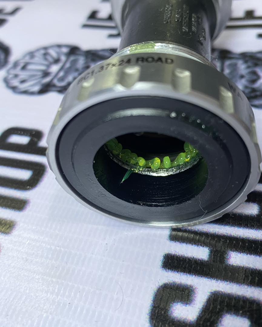 SHIMANO HOLLOWTECH BOTTOM BRACKET THREADED