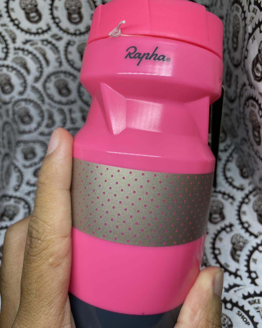 ORIGINAL RAPHA X CAMELBAK  HOT PINK  CYCLING WATER BOTTLE  “PACK LIGHT“ JET VALVE