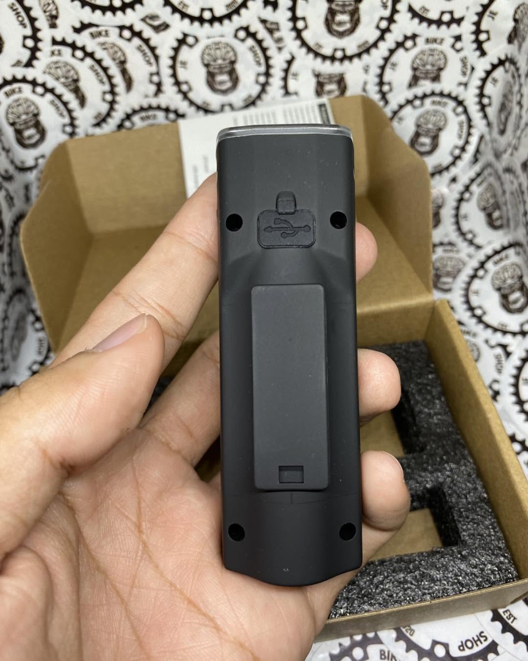 RUBBERIZED BODY BICYCLE FRONT LIGHT 250 LUMENS 1500 MAH W BOX AND CHARGER RECHARGABLE TYPE C “WATER RESISTANT“.