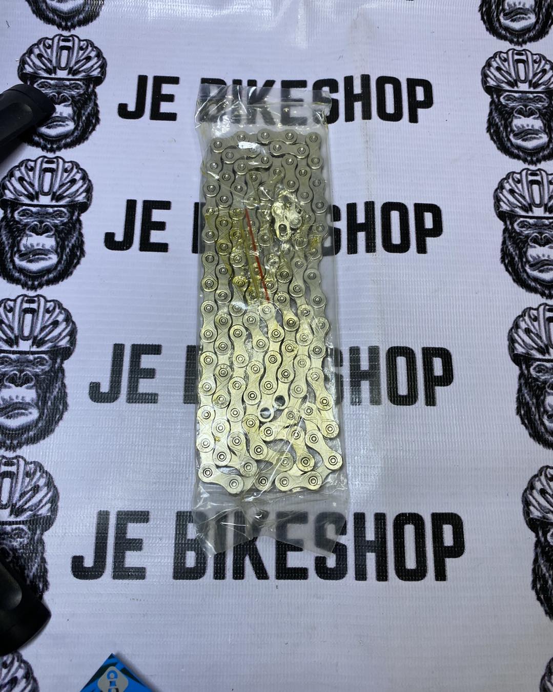 SHIMANO 10-11 SPEED CHAIN WITH MISSING LINK CN-X10