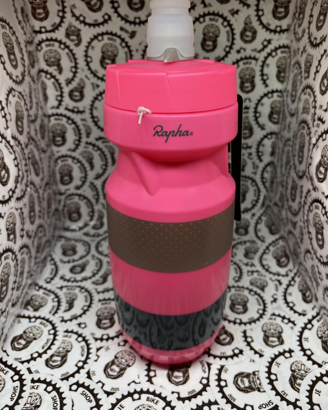 ORIGINAL RAPHA X CAMELBAK  HOT PINK  CYCLING WATER BOTTLE  “PACK LIGHT“ JET VALVE
