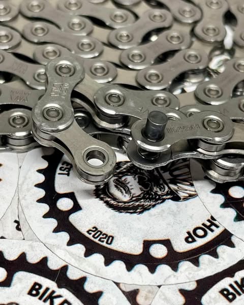 Shimano CUES U6000 11 speed groupset with Sunshine 11-50T cassette and HG601 chain