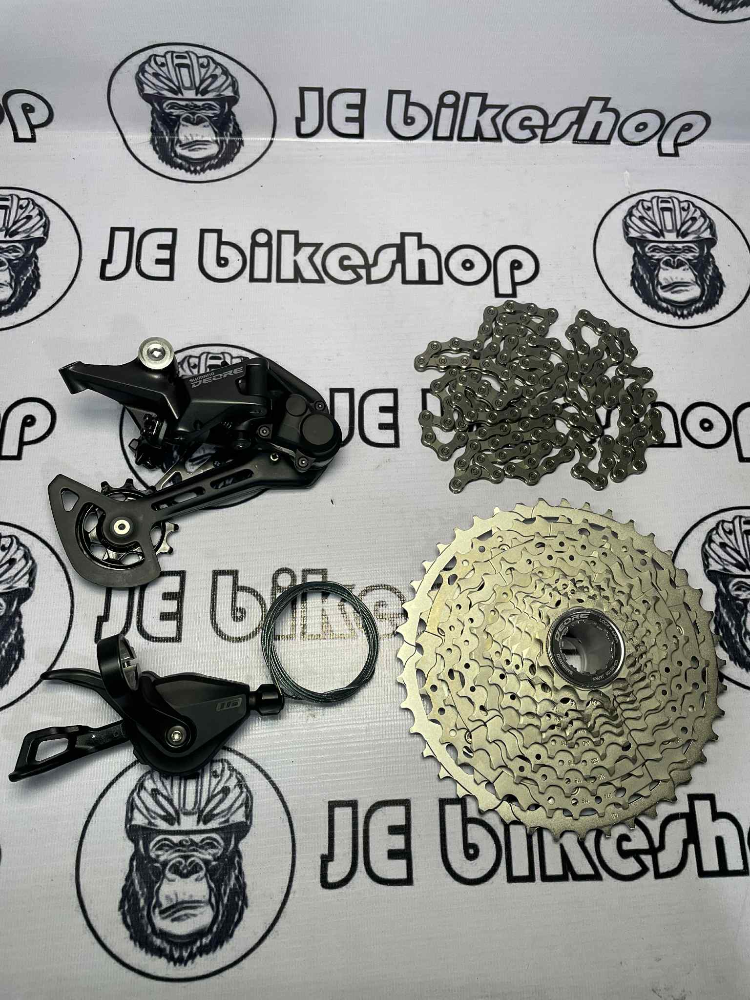 STRAIGHT M5100 11 SPEED UPKIT WITH M5100 COGS 42T AND SHIMAN0 HG601 11S CHAIN