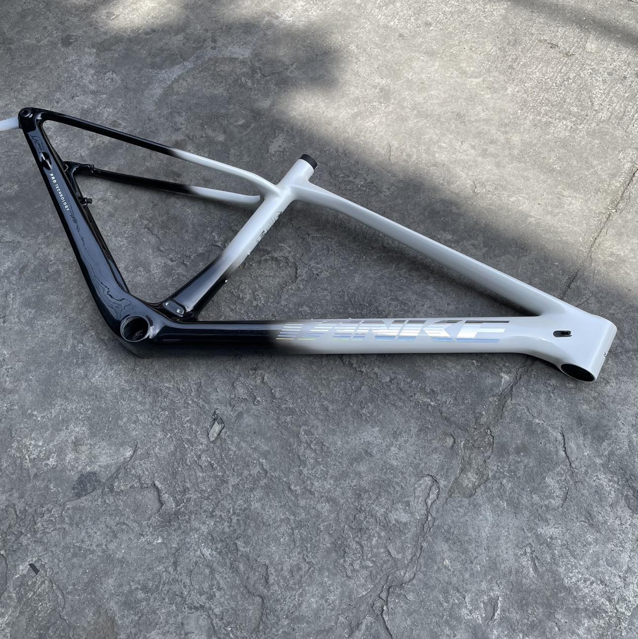TANKE TK 5, 29ER FULL CARBON V1 THRU AXLE BOOST SIZE “MEDIUM” WHITE BLACK COLOR