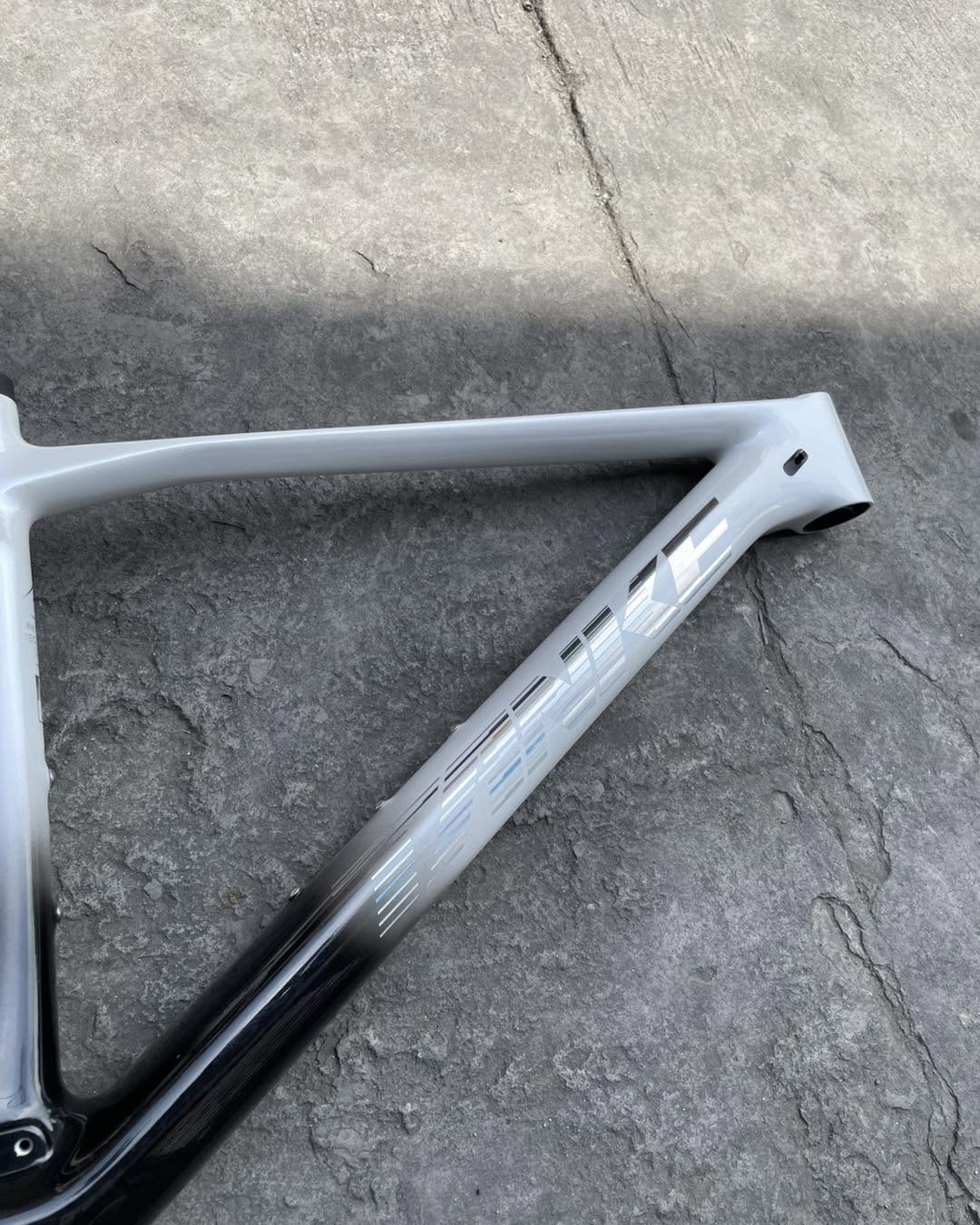 TANKE TK 5, 29ER FULL CARBON V1 THRU AXLE BOOST SIZE “MEDIUM” WHITE BLACK COLOR