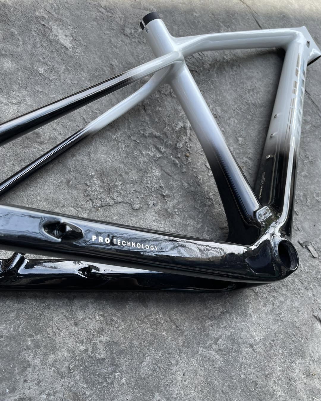TANKE TK 5, 29ER FULL CARBON V1 THRU AXLE BOOST SIZE “MEDIUM” WHITE BLACK COLOR