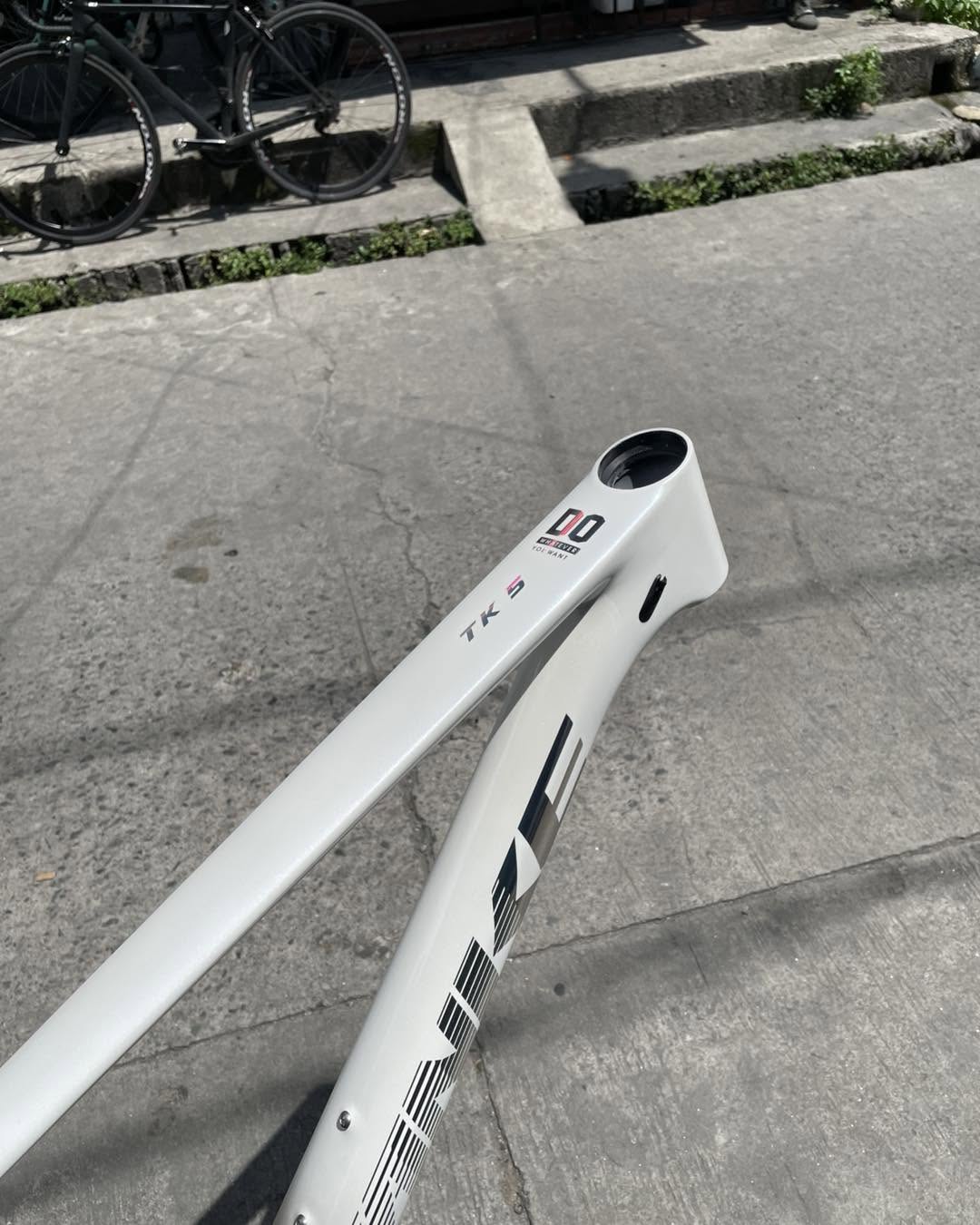 TANKE TK 5, 29ER FULL CARBON V1 THRU AXLE BOOST SIZE “MEDIUM” WHITE BLACK COLOR