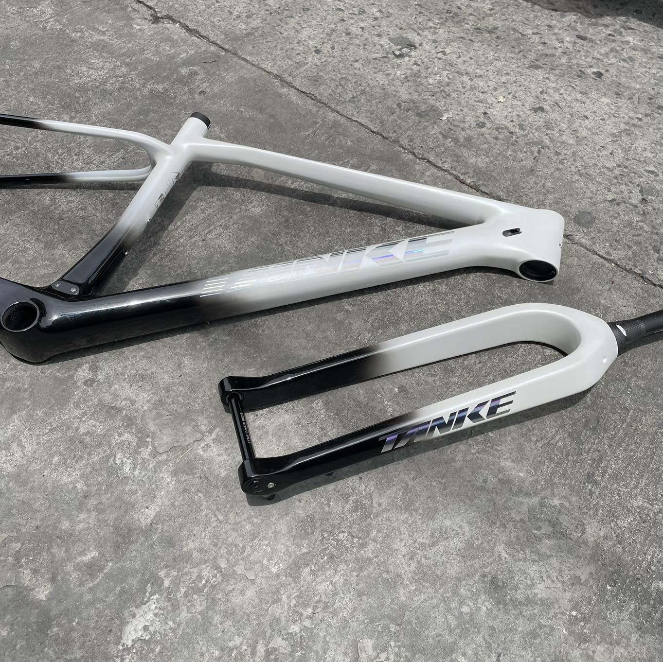 TANKE TK 5, 29ER FULL CARBON V1 THRU AXLE BOOST SIZE “MEDIUM” WHITE BLACK COLOR