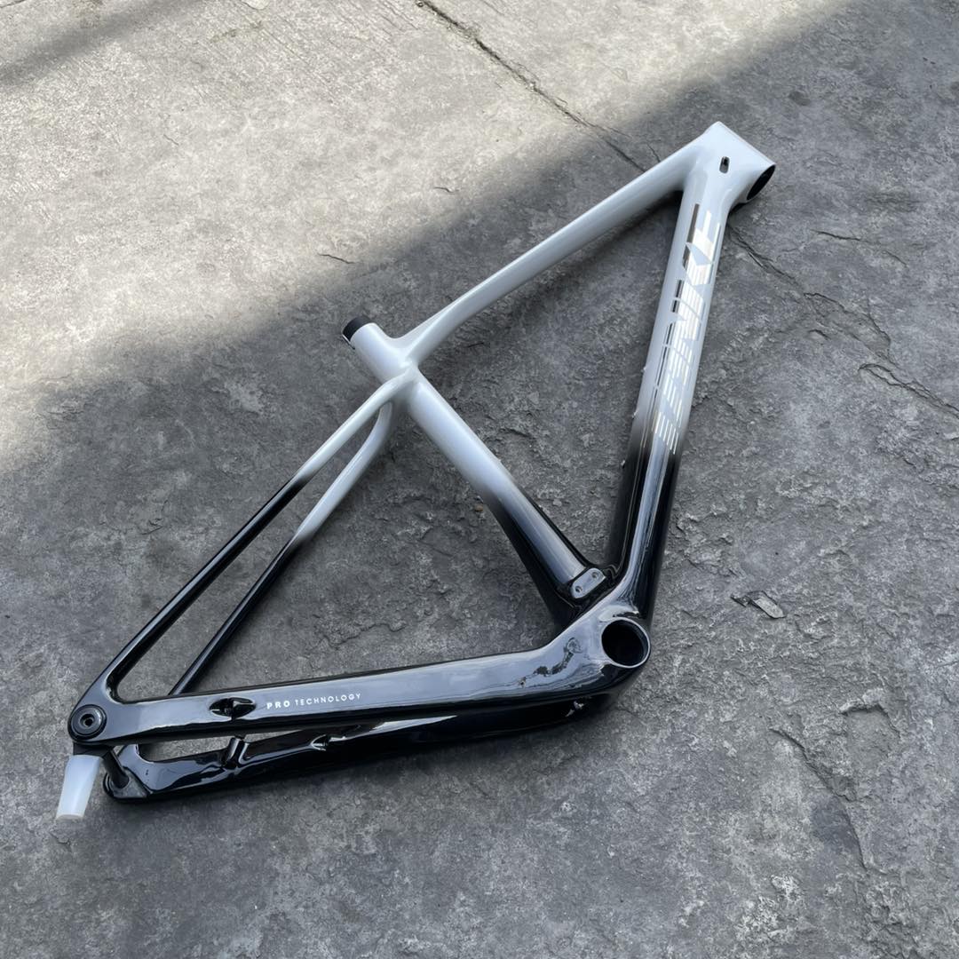 TANKE TK 5, 29ER FULL CARBON V1 THRU AXLE BOOST SIZE “MEDIUM” WHITE BLACK COLOR