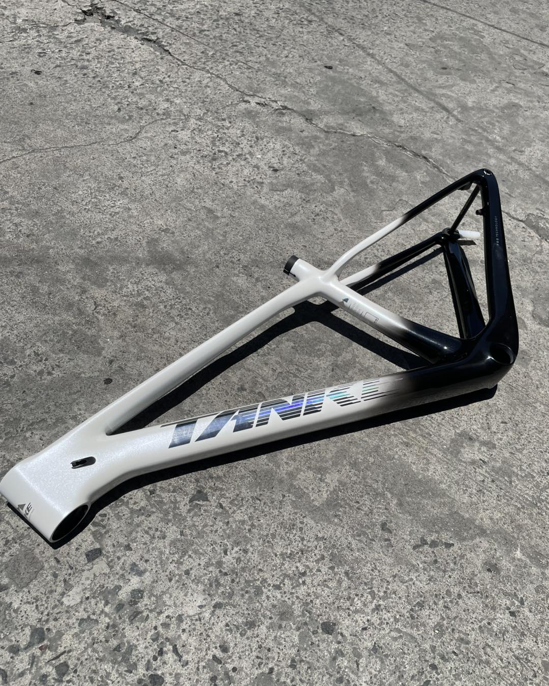 TANKE TK 5, 29ER FULL CARBON V1 THRU AXLE BOOST SIZE “SMALL” BLACK WHITE COLOR