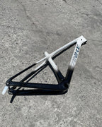 TANKE TK 5, 29ER FULL CARBON V1 THRU AXLE BOOST SIZE “SMALL” BLACK WHITE COLOR
