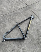 MOUNTAINPEAK EVEREST PRO THRU AXLE 29ER MEDIUM BLACK GOLD COLOR