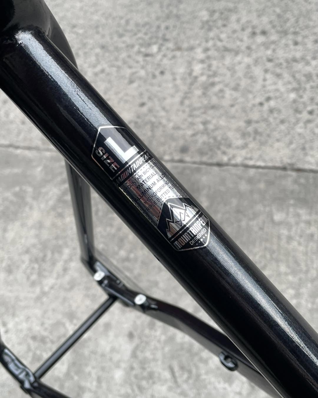 MOUNTAINPEAK EVEREST PRO THRU AXLE 29ER LARGE BLACK GOLD COLOR