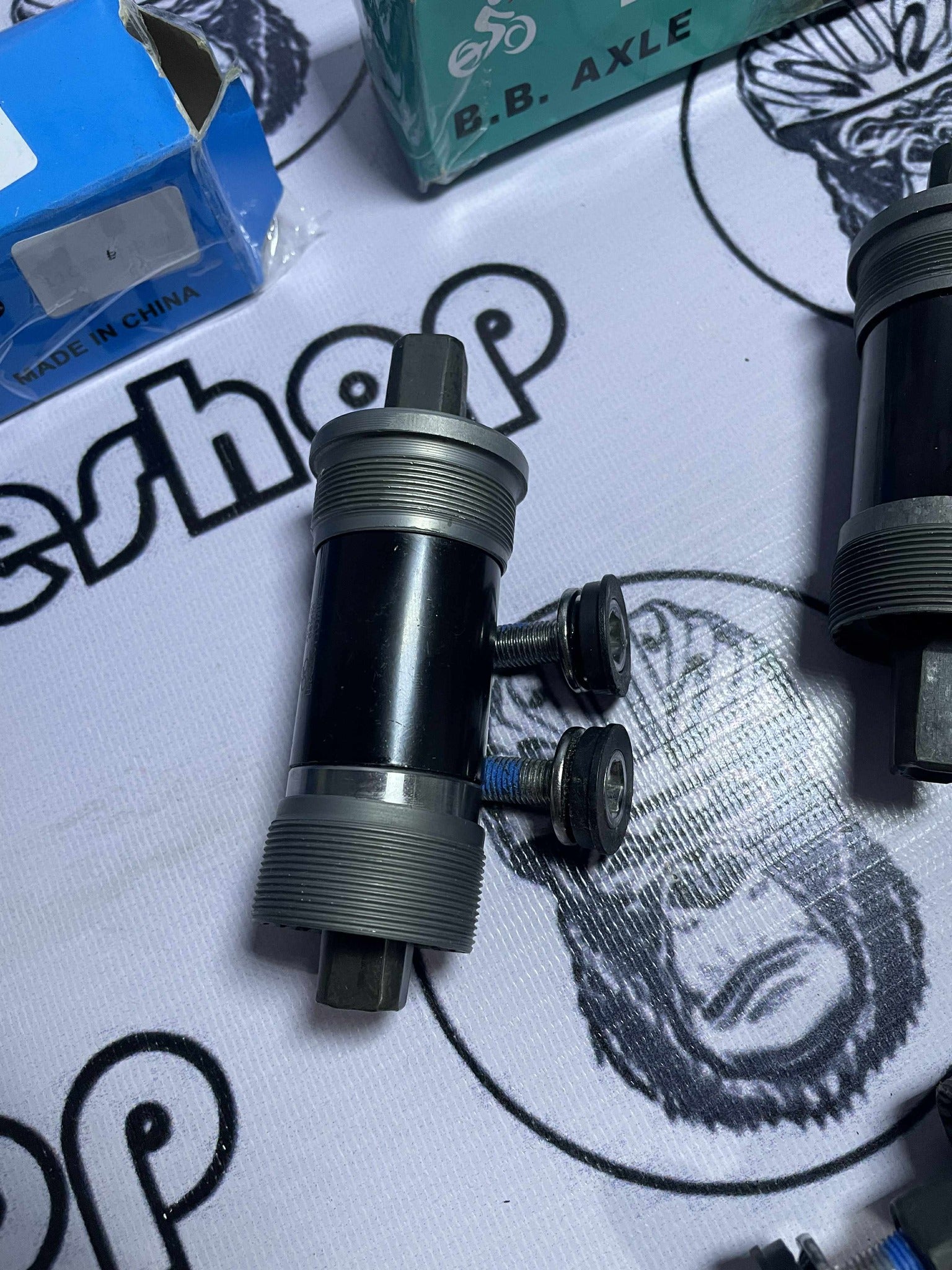 SQUARE TAPERED BOTTOM BRACKET