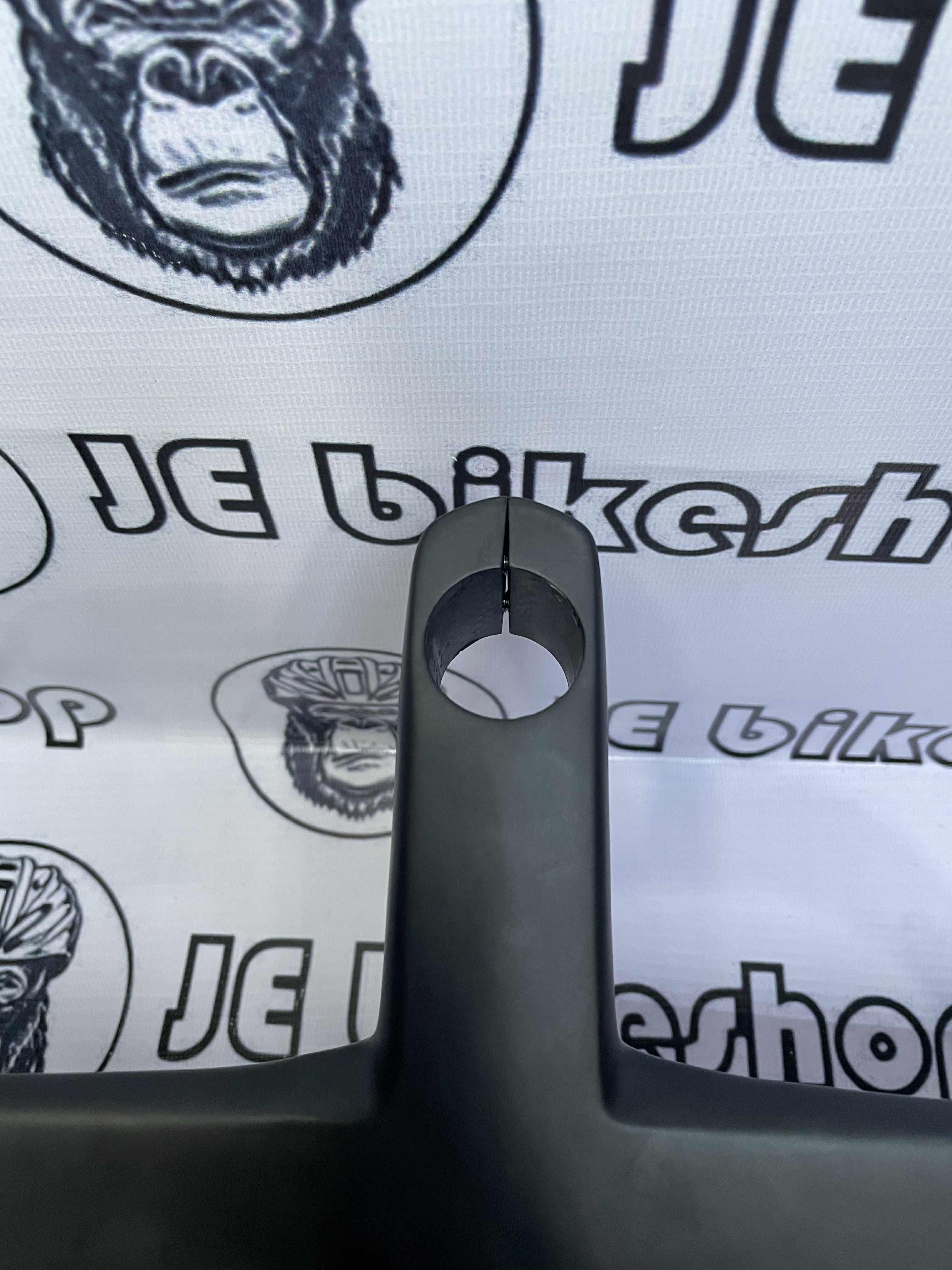 KOCEVLO ALMERA CARBON INTEGRATED DROP BAR 100 X 400 MM