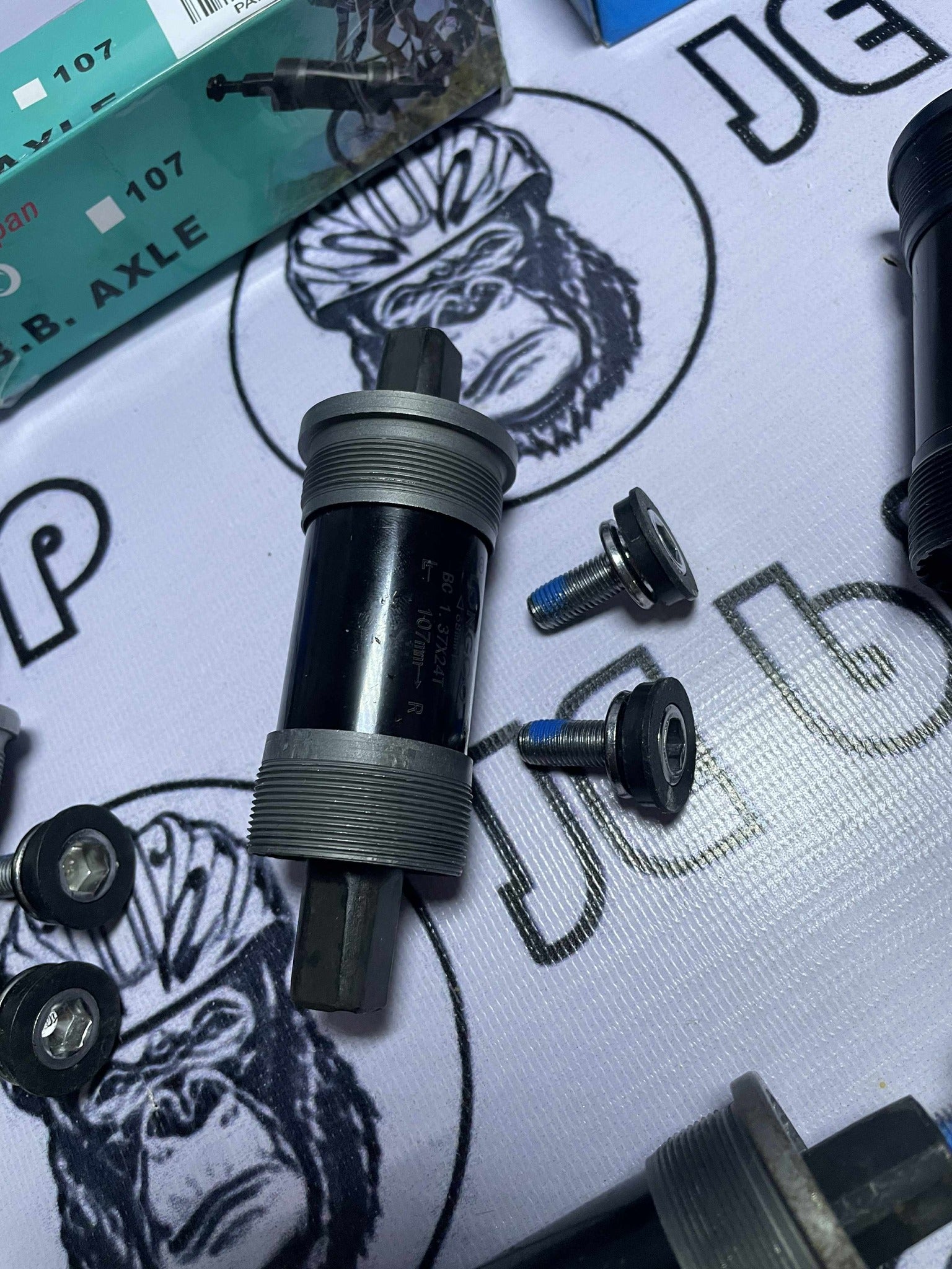 SQUARE TAPERED BOTTOM BRACKET