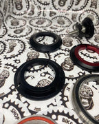 Lightweight tapered headset 44–55mm with sealed bearings.