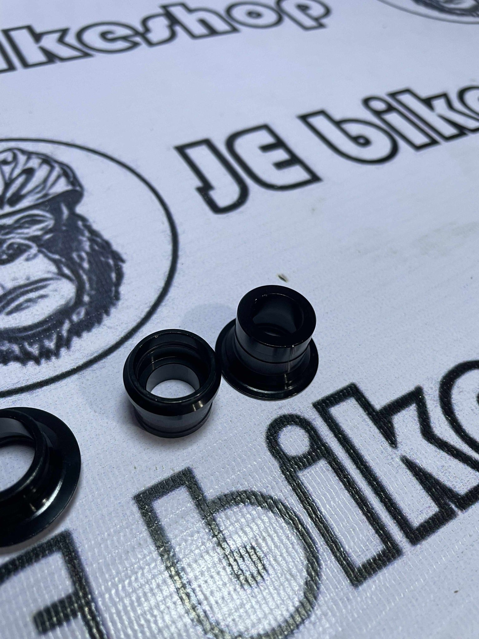 TANKE QR TO THRU AXLE CONVERTER / ADAPTOR