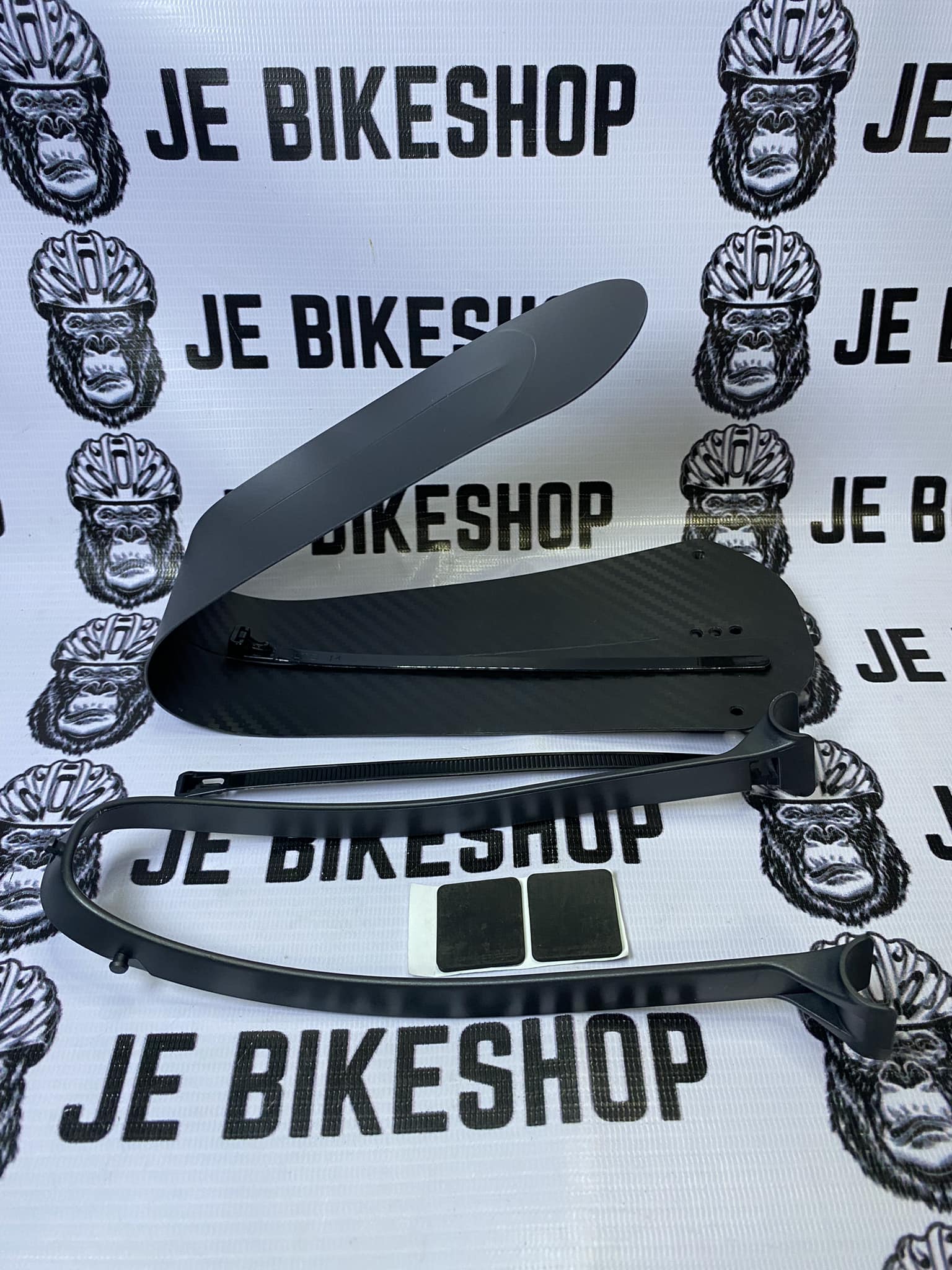 Foldable bike fender, portable and easy to install.